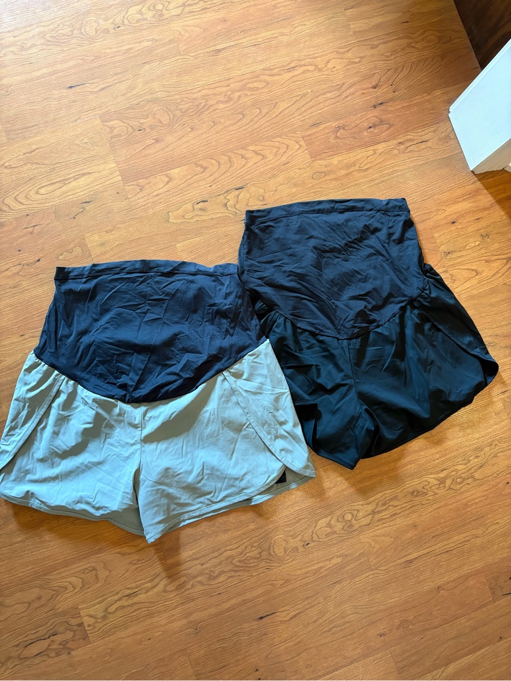 Women's Maternity Athletic Gym Shorts Spandex Lined – Black & Light Gray